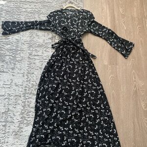 MODANISA flowy black floral maxi never worn with waist tie